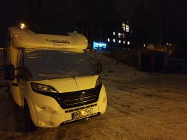 Nocujeme na parkovišti
