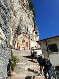 Spiazzi - kostelík Santurio Madonna di Corona