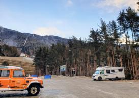 Nocujeme na parkovišti zdarma.