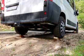 Cesta na Le Calanche. Do kopce je to tady všude